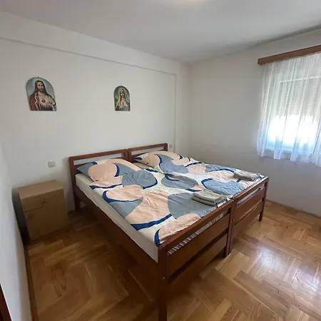 100m2 Near Church - 3 Bedrooms - 3 Bathrooms - Parking Appartamento Bijakovici